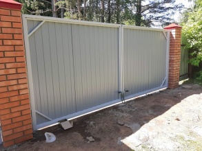 Распашные ворота с ручным управлением - пример 1 фото в Кореновске