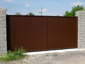 ворота распашные с ручным управлением - пример 11 фото в Кореновске