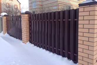 Забор из евроштакетника в шахматном порядке 30 метров фото в Кореновске