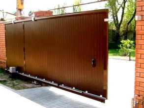 Дистанционное управление с откатными воротами - пример 12 фото с установкой