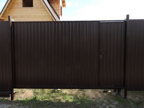 Ворота из профнастила откатные - пример 11 фото в Кореновске