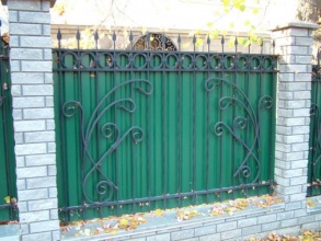 Кованые заборы с профнастилом 15 соток фото недорого под ключ