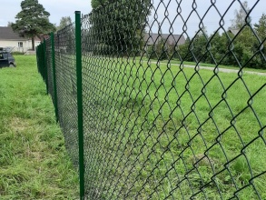 Забор из сетки рабицы в натяг 80 метров фото в Кореновске