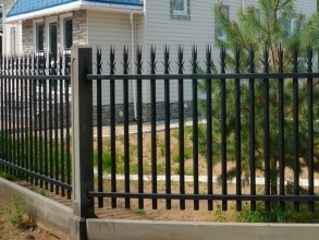 Сварные заборы на ленточном фундаменте 12 метров фото в Кореновске