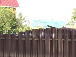 Забор из евроштакетника на ленточном фундаменте 10 метров фото в Кореновске