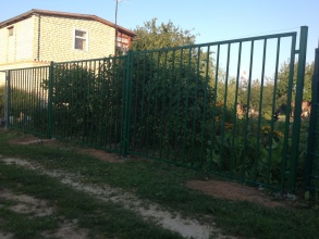 Сварные заборы с забивными столбами  80 метров фото в Кореновске