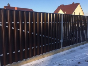 Забор из евроштакетника в шахматном порядке 10 соток фото в Кореновске