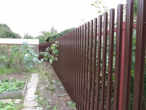 Забор из евроштакетника с забивными столбами 86 метров фото в Кореновске