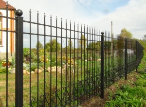 Сварные заборы с забивными столбами  12 метров фото в Кореновске